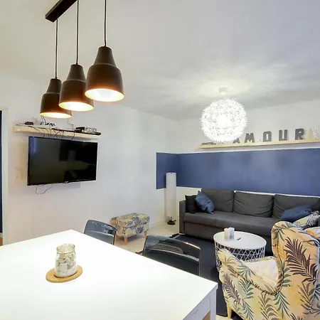 Apartman Comme Chez Vous - 3 Et Un Canape-lit